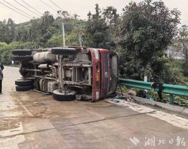 问道管理 3小时迅速清障！蕲春交通守护出行畅通